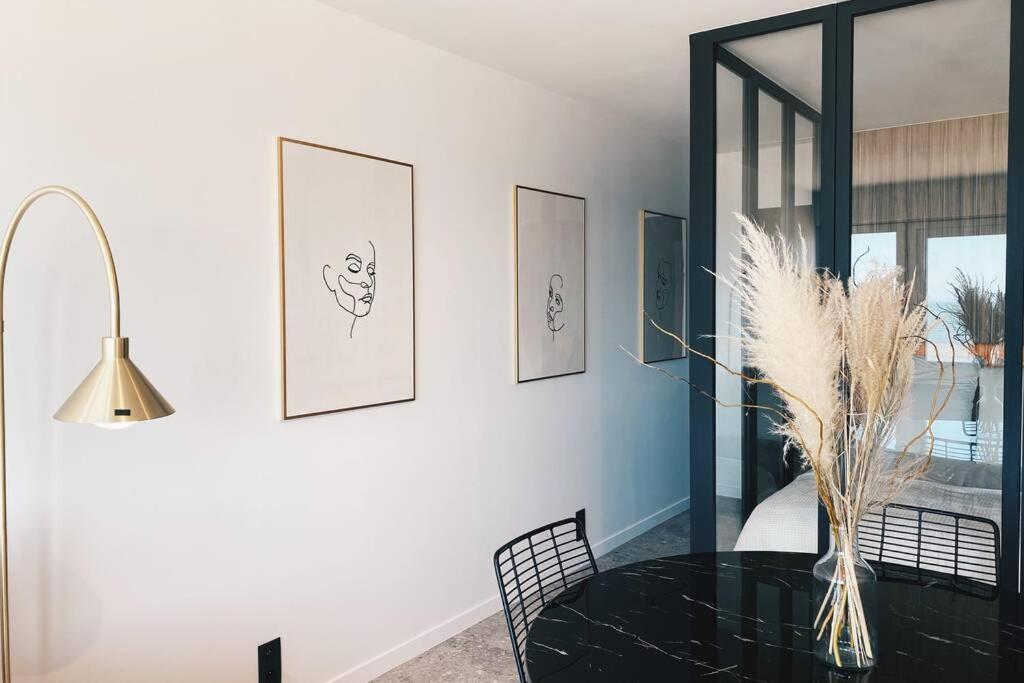 Wonderful Architect Designed Flat With Sea View Apartment ออสเทนด์ ภายนอก รูปภาพ